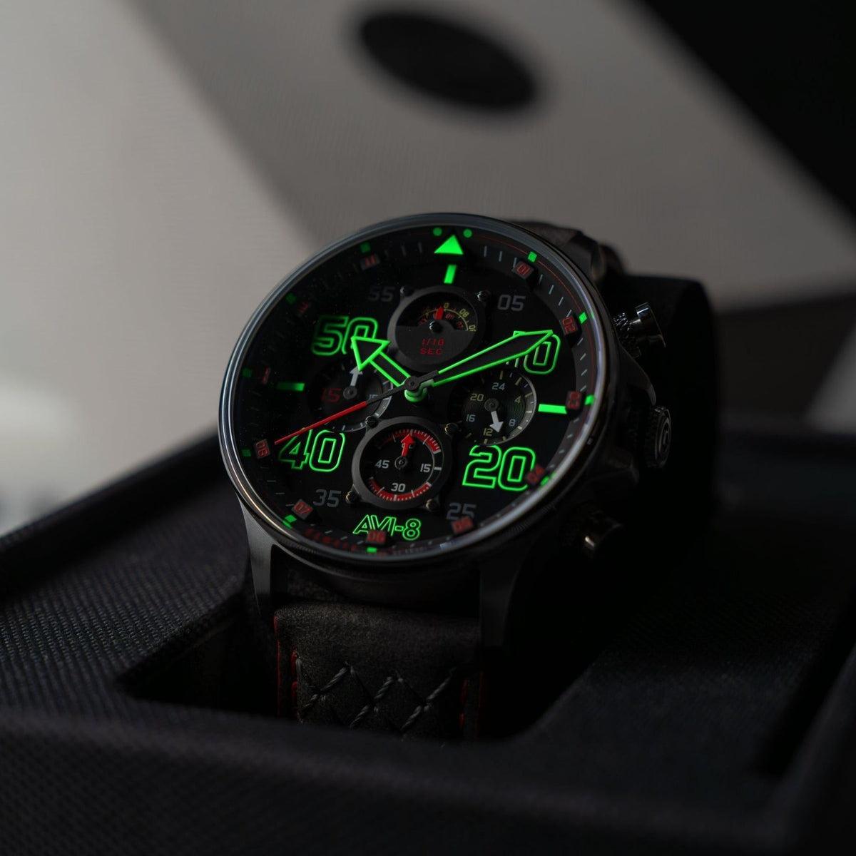 ساعة رجالية AVI-8 Hawker Typhoon Coningham Chronograph بسوار جلدي ومينا أسود كوارتز AV-4093-0A